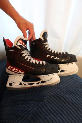 CCM JetSpeed FT475 Hockey Skates Regular Width 7 (Used)