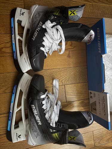 2023 Bauer Vapor Hyperlite 2 Hockey Skates 6.5 (New) No Steel