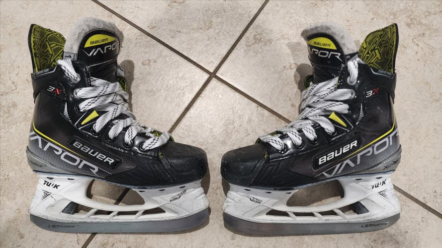 Bauer Vapor 3X Hockey Skates Size 1.5 Regular Width (D) (Used)