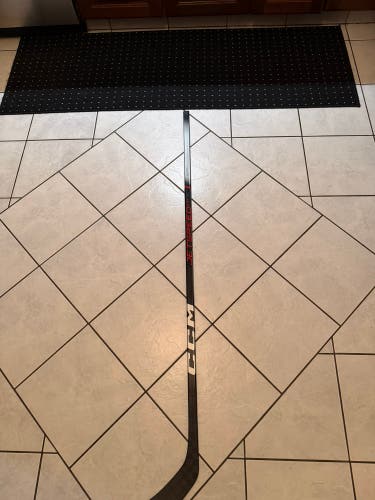 Senior CCM JetSpeed Team Right Handed Hockey Stick P28 75 Flex (New)