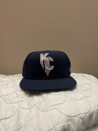 New Era Kansas City Royals City Connect Fitted Hat Navy Blue Size 7 1/2 MLB NWOT