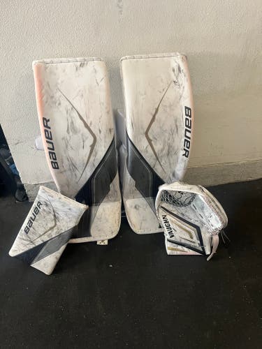 Large Bauer Flylite Regular Goalie Set (Used) - Vaughn VX1 glove