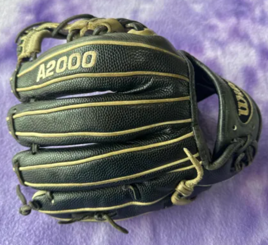 Wilson A2000 1786 11.5" Infield Glove, Right-Hand Throw