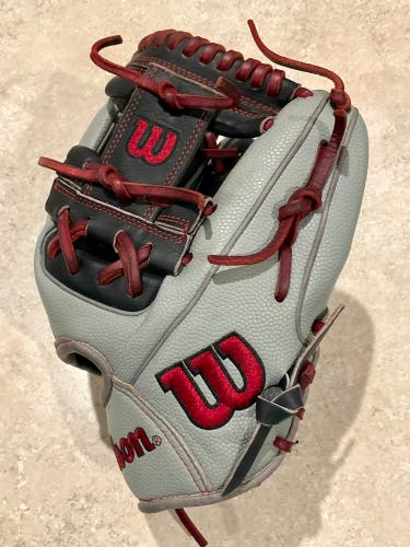 Wilson DP15 A2000 RH Infield Baseball Glove 11.5" (Used)