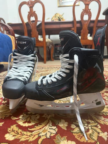 2025 CCM JetSpeed FT890 Hockey Skates 8.5 (Used)