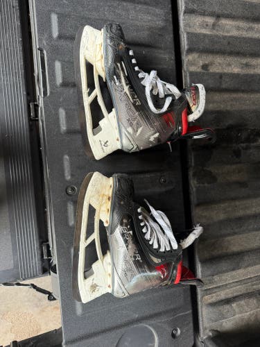 2023 Bauer Vapor X5 Pro Hockey Skates Regular Width 8 (Used)