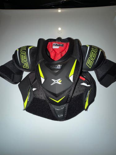 Women's Small Senior Bauer Vapor X-W Shoulder Pads (Used)