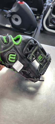 Used Wilson A500 11.5 BB/SB Glove RH Throw Black 11 1/2" 11497-C000159865