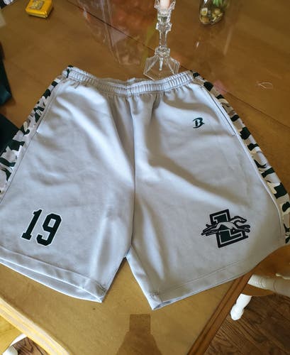 Loyola Lacrosse White Large Men's Shorts (Used)