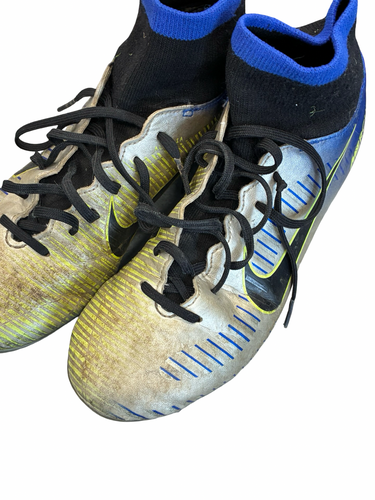 Used Nike Soccer Cleats Grey Junior 05 11682-S000136401