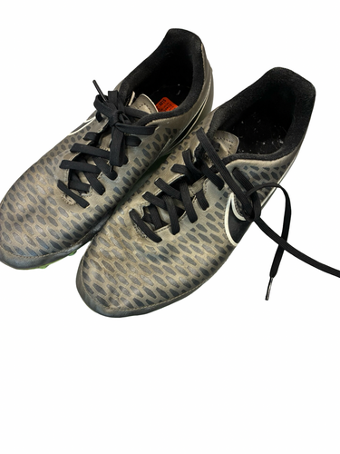 Used Nike Soccer Cleats Grey Junior 04 11682-S000136398