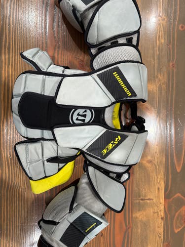 Small / Medium Warrior Ritual X3E Goalie Chest Protector (Used)