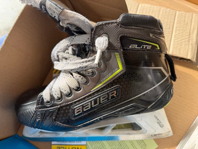 Bauer Elite Hockey Goalie Skates 7.5 (Used)