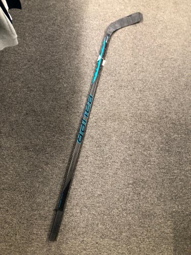 Junior Bauer Nexus E5 Pro Hockey Stick Right Handed P88 55 Flex (Used)