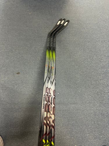 Intermediate Bauer Vapor Hyperlite 2 Right Handed Hockey Stick P92 50 Flex (New) 3 pack