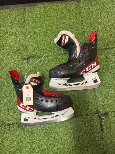 Junior CCM JetSpeed FT475 Hockey Skates Size 1.5 | CCM Regular Fit (Used)