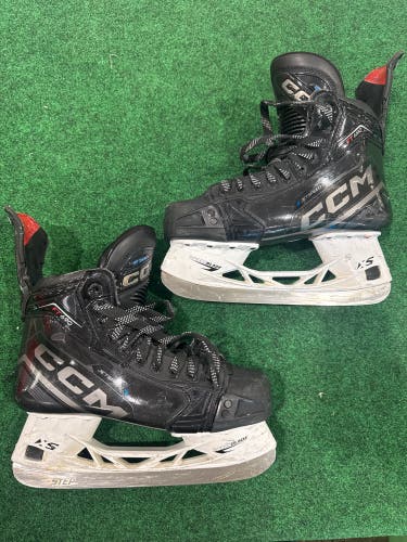 Intermediate CCM JetSpeed FT680 Hockey Skates (Regular) Size 6.5 (Used)