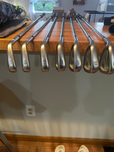 Men's 2018 Ping i210 Left Hand Iron Set Stiff Flex (7 Clubs) #5 - #9, PW, GW 35" (Used)
