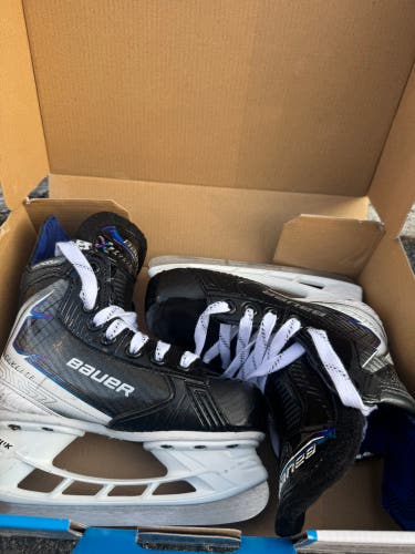2025 Bauer Vapor Flylite Hockey Skates Regular Width 12.5 (Used)