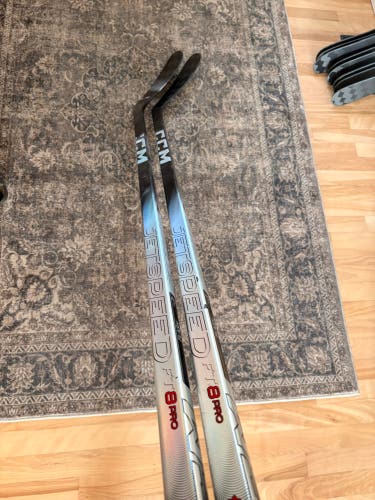(2pack) Senior CCM JetSpeed FT8 Pro Right Handed Hockey Stick P28+1/4 70 Flex Pro Stock (Used)