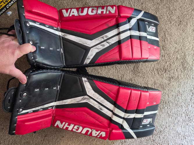 26" Vaughn Velocity V10 Goalie Leg Pads (Used)