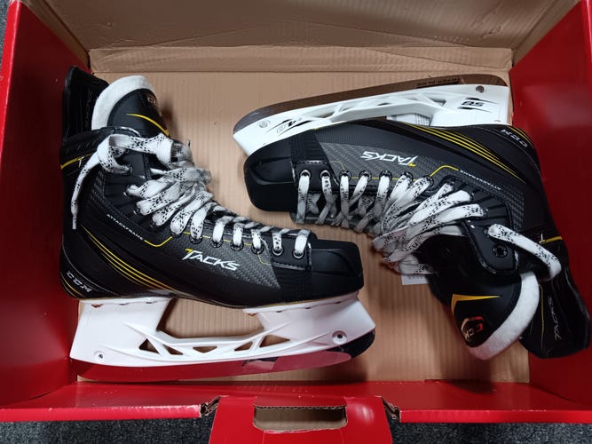 CCM Tacks Hockey Skates Regular Width 10.5 (New)