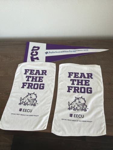 TCU Horned Frogs 2-rally towels and a pennant