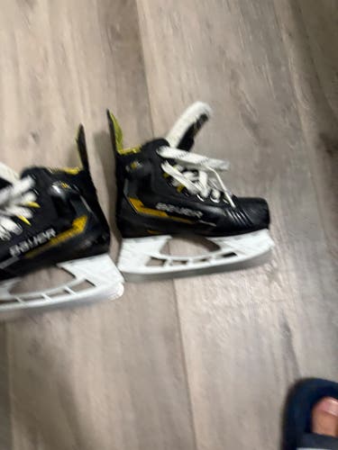 2022 Bauer Supreme M4 Hockey Skates 11 (Used)