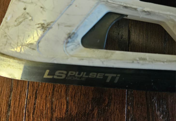 Bauer Konekt Hockey Goalie Skates 8 (Used)