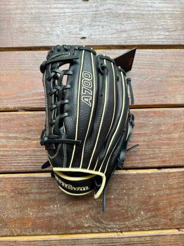 Wilson A700 NWT