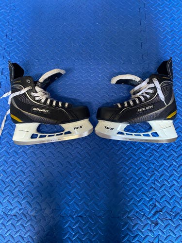 2011 Bauer Supreme Hockey Skates Regular Width 10 (Used)