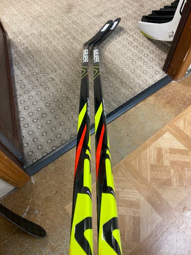 2-PACK NEW Bauer Vapor X2.7 Junior Right Handed Hockey Stick P88 50 Flex