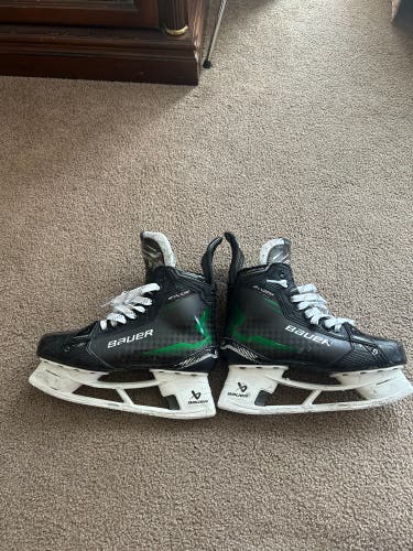 2024 Bauer Supreme Shadow Hockey Skates Regular Width 8 (Used)
