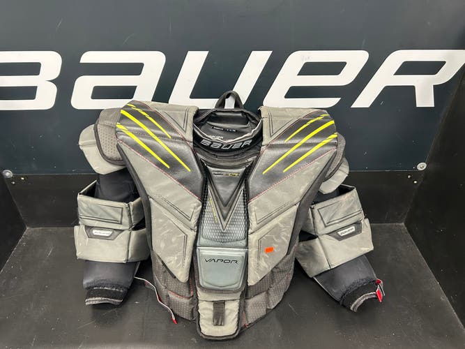 Large 2024 Bauer Vapor Hyperlite 2 Goalie Chest Protector (Used)