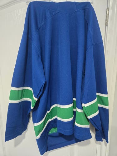 Senior Medium Vancouver Canucks Colourway Jersey