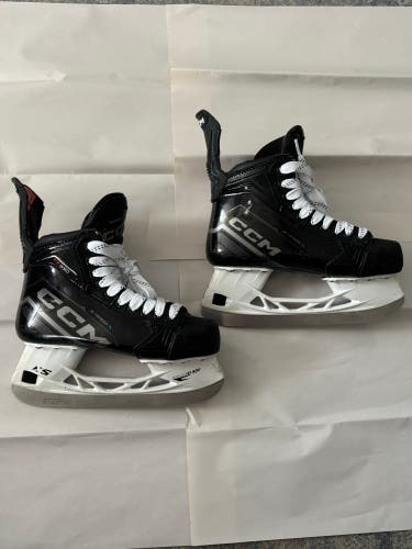 2023 CCM JetSpeed FT690 Hockey Skates Regular Width 6 (Used)