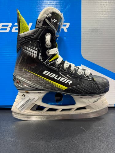 2023 Bauer Vapor X4 Hockey Skates Regular Width Size 2.5 (Used)