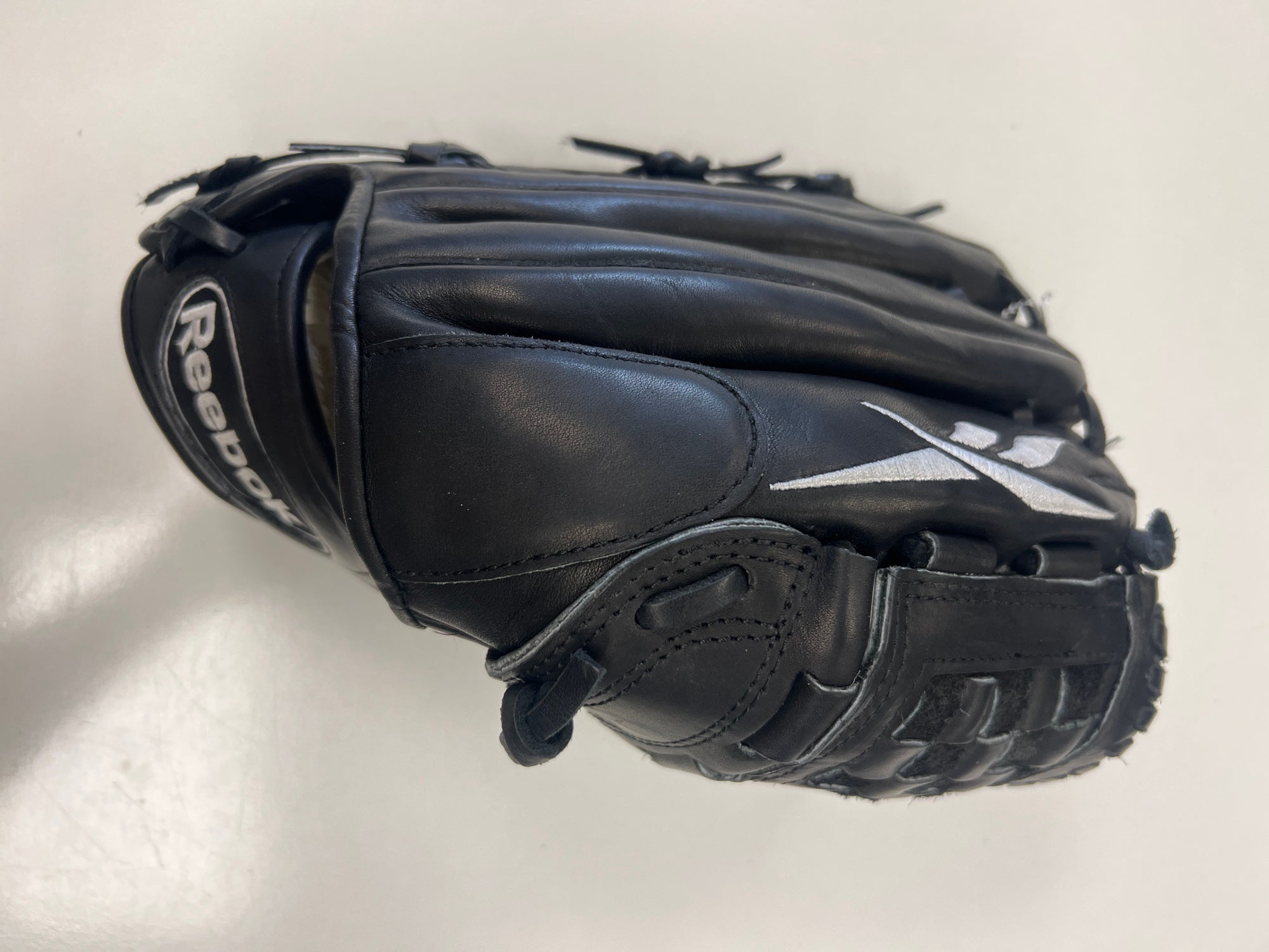 Reebok vr6000 Baseball Glove | New and Used on SidelineSwap