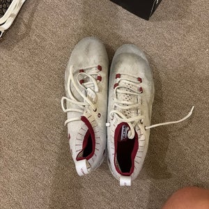 White Men's Size M 12.0 (W 13.0) Adult Under Armour Cleats (Used)