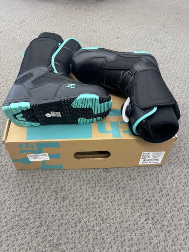 5th Element Size M 8.0 (W 9.0) Snowboard Boots (New)