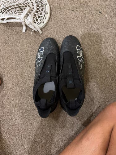 Black Men's Size M 12.0 (W 13.0) Adult Under Armour Cleats (Used)