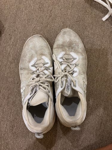 White Men's Size M 12.5 (W 13.5) Adult Under Armour Harper Turf Shoes (Used)