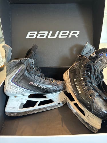2025 Bauer Vapor Flylite Hockey Skates Regular Width Size 2.5 (Used)