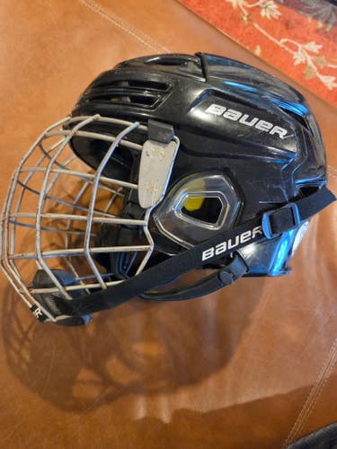 Medium Bauer Re-Akt 200 Helmet (Used)
