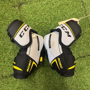 Junior Small CCM Tacks 9060 Elbow Pads (Used)