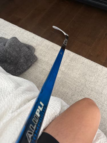 Intermediate CCM JetSpeed FT8 Pro Right Handed Hockey Stick P90TM 65 Flex (Used)