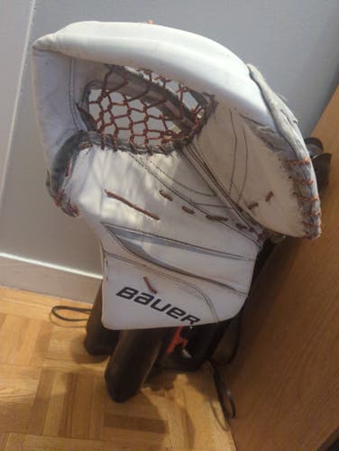 Hockey goalie glove