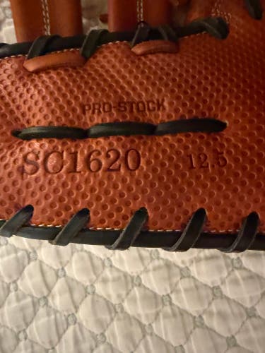 2021 Wilson A2000 RH First Base Baseball Glove 12.5" (Used)