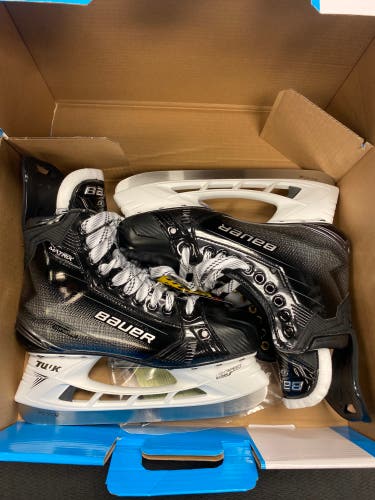 NEW Bauer Supreme Matrix Hockey Skates Size 10 Fit 2