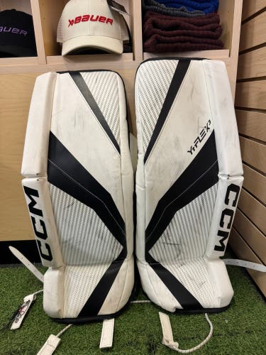 Junior 26" CCM YTFLEX 3 Goalie Leg Pads (Used)